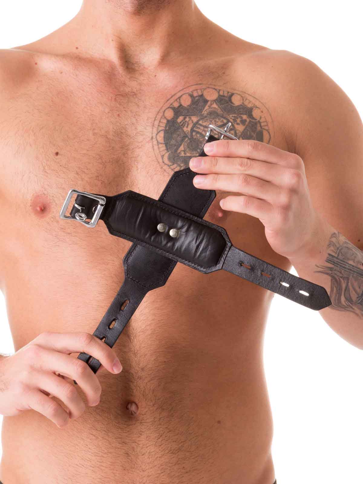 LOCKING LEATHER RESTRAINTS - FullKit.com